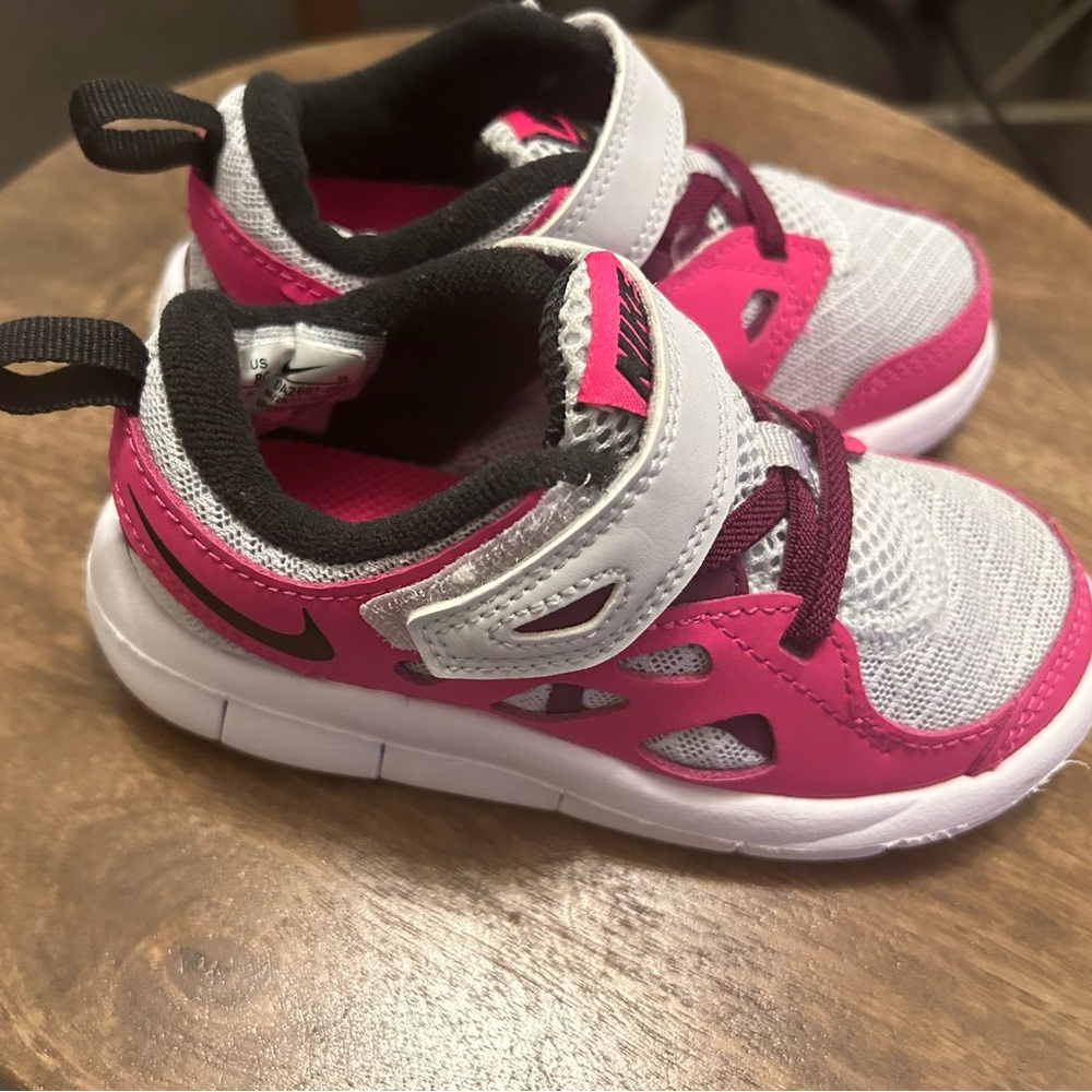 Nike Free Run 2 Hook and Loop Stay-Put Closure Size 8